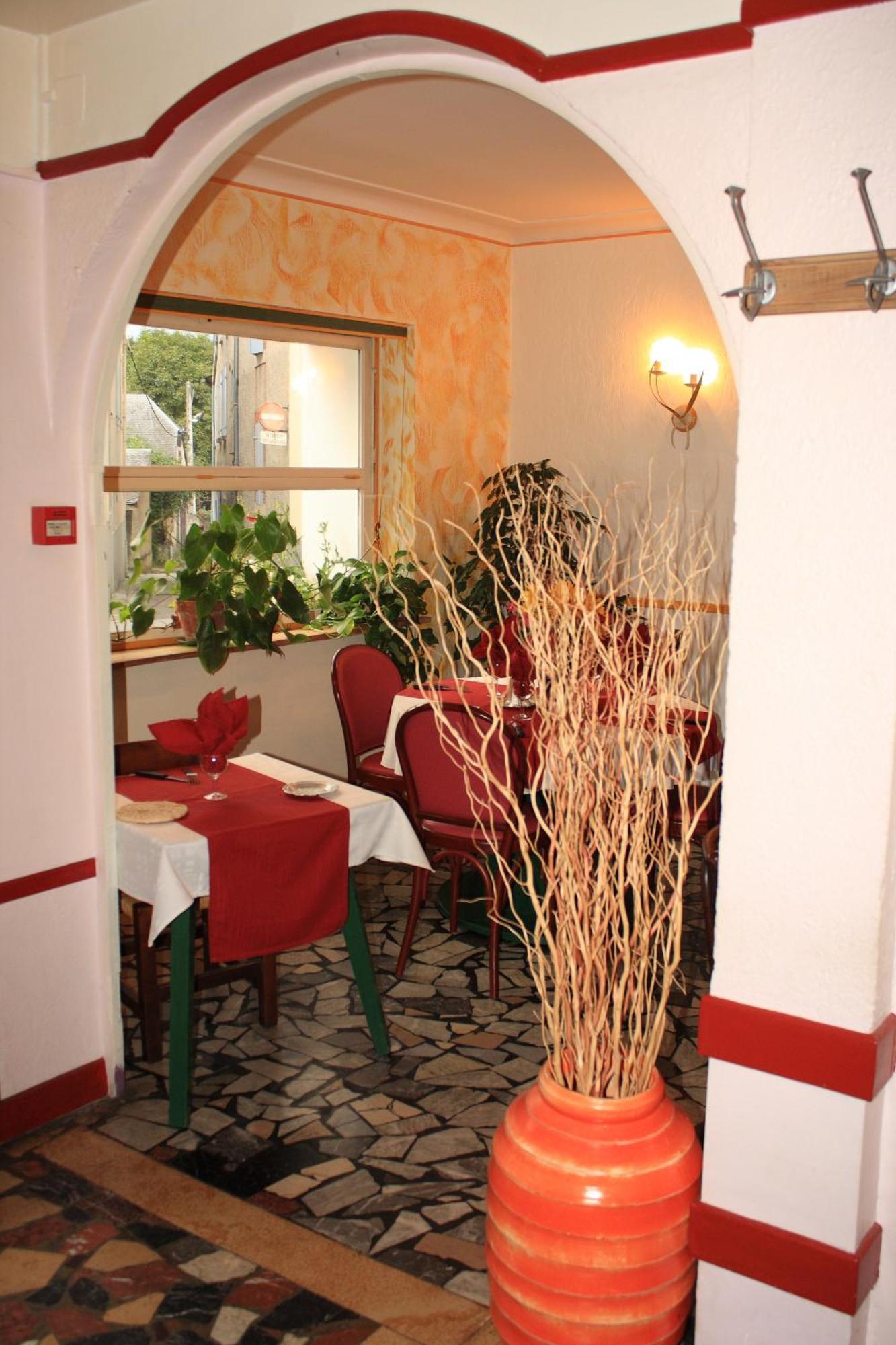 Hotel Le Bearn บาญเญอ-เดอ-บีกอร์ ภายนอก รูปภาพ