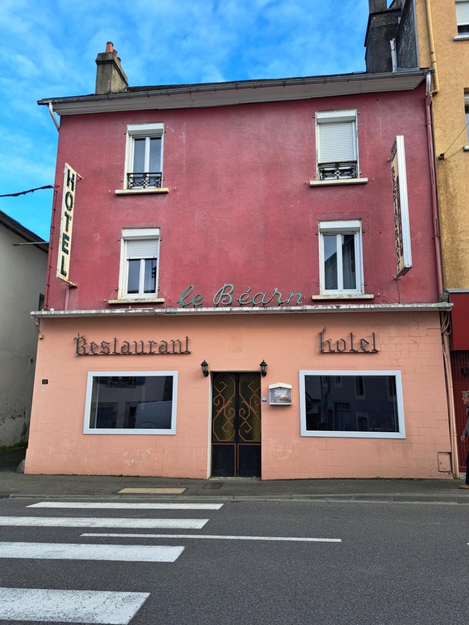 Hotel Le Bearn บาญเญอ-เดอ-บีกอร์ ภายนอก รูปภาพ